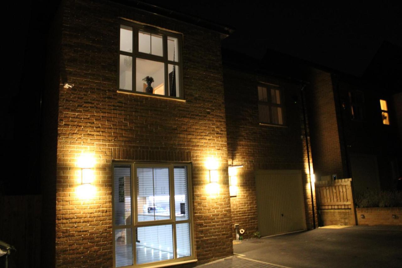 Haven - Spacious Luxury Home Perfect For Families, Couples And Contractors! 5Mins To Xscape And Junction 32! Castleford Exterior foto
